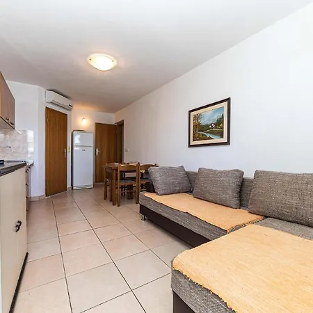 Amazing In Mastrinka With Kitchen * Trogir