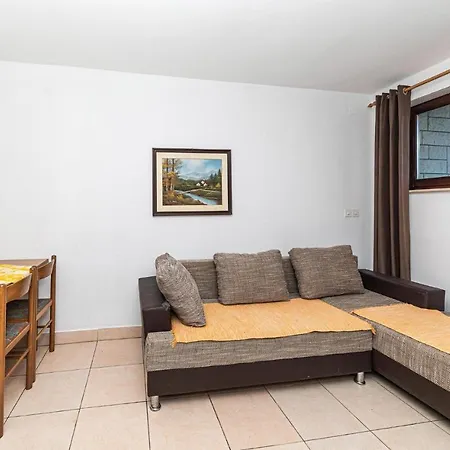 Apartment Amazing In Mastrinka With Kitchen Trogir