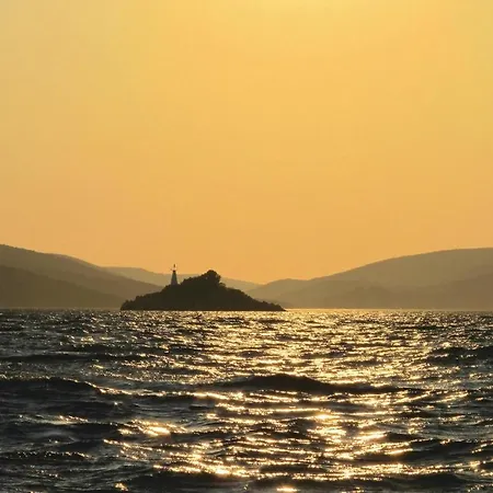 Amazing In Mastrinka With Kitchen * Trogir